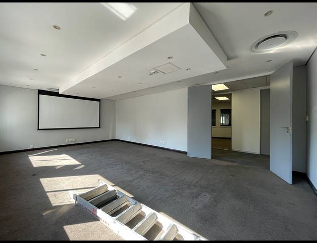 1,319M² OFFICE TO LET IN SANDTON CENTRAL